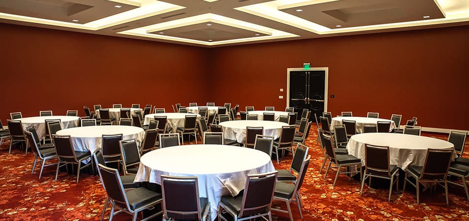 Meeting room with tables and chairs | Davenport Grand