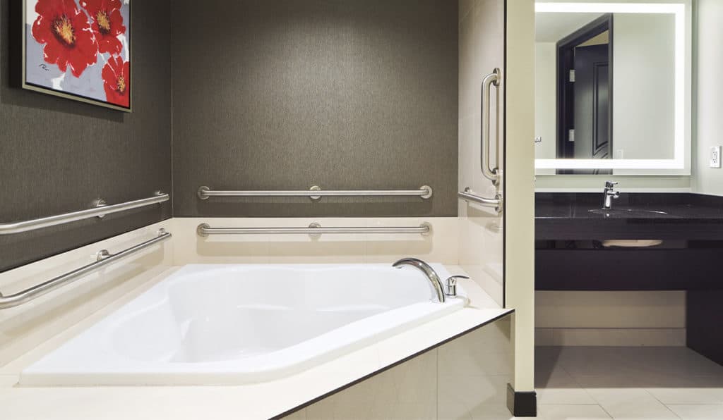 Studio Suite Bathtub | Davenport Grand