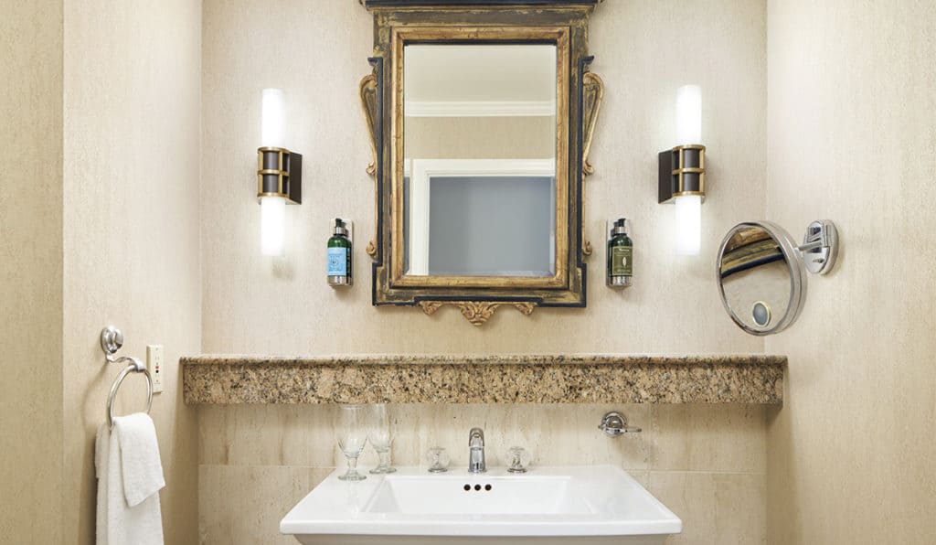 Davenport Lusso Deluxe Room Bathroom