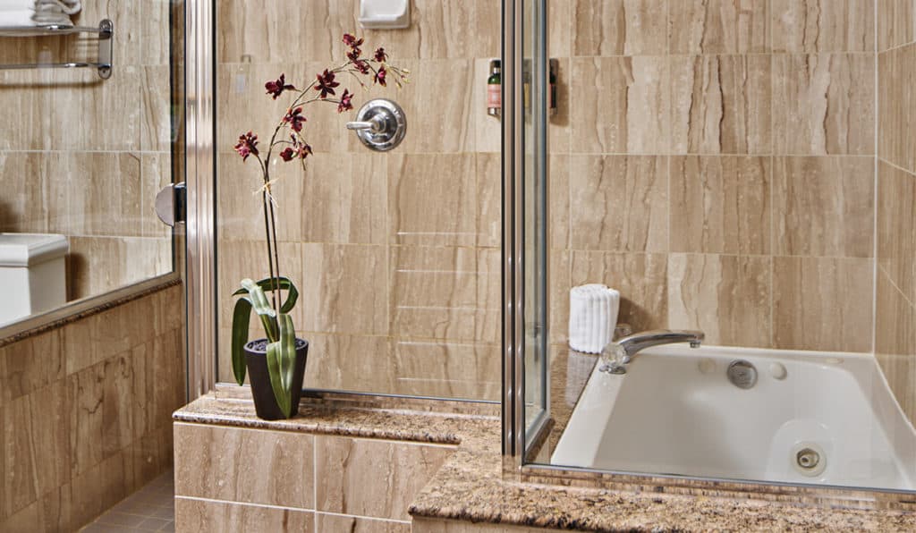 Davenport Lusso | Suite Bathroom