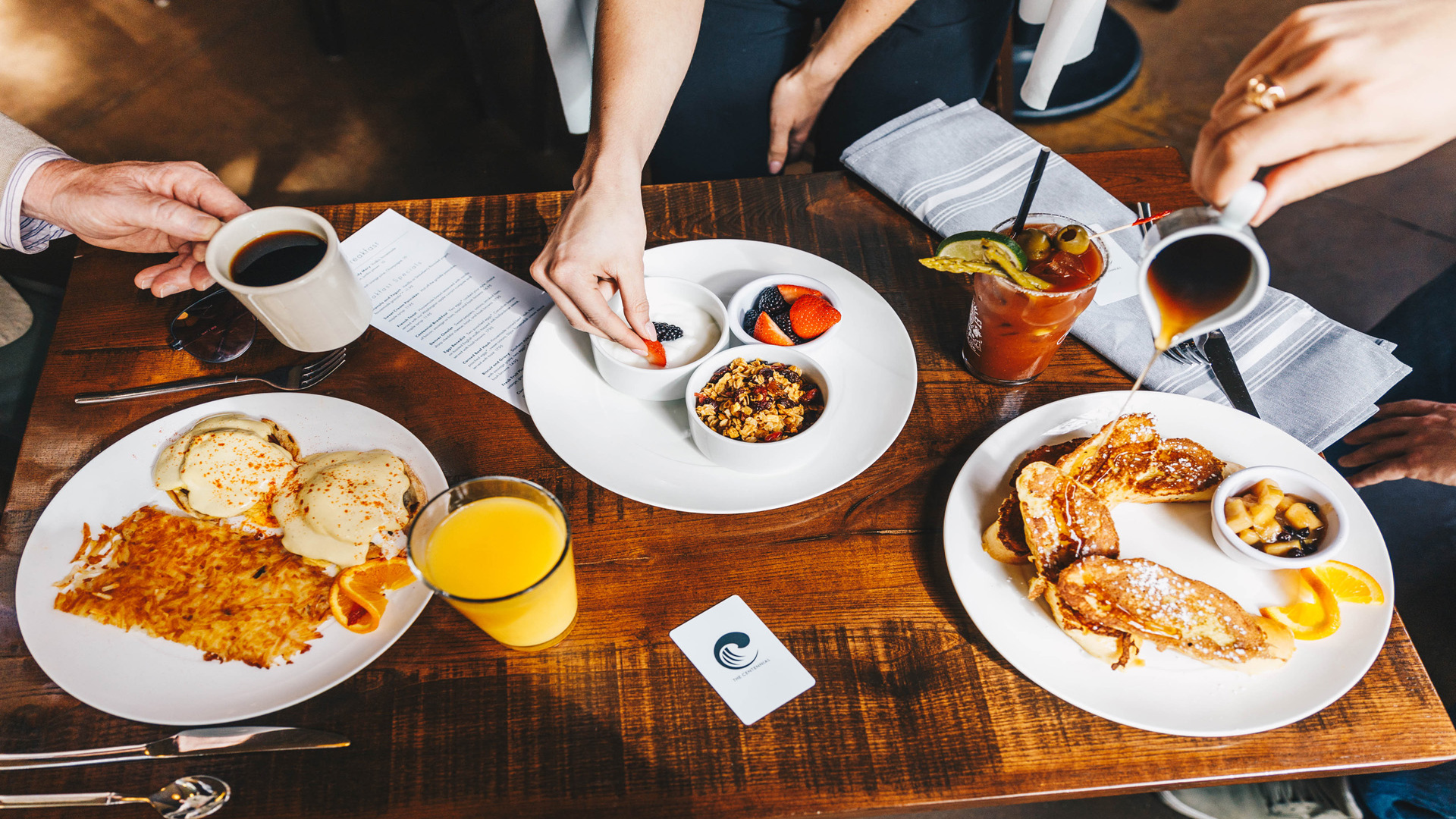 couple eating breakfast