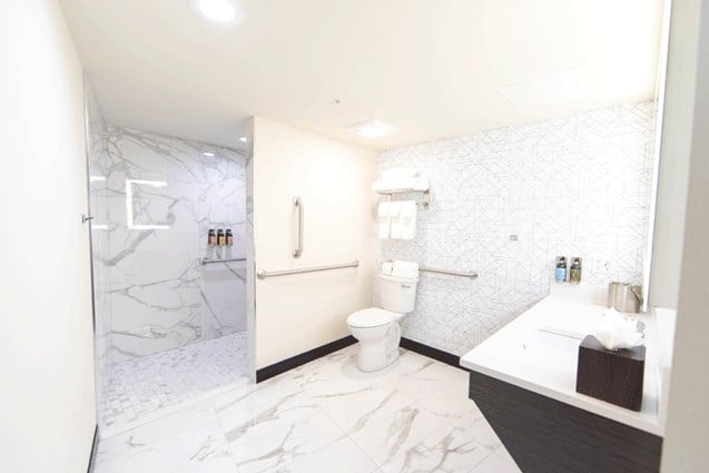 Bathroom | Accessible Deluxe King | Davenport Centennial