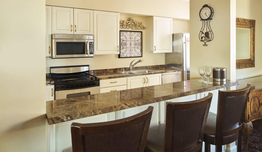 Presidential Suite- in room bar and kitchen | Historic Davenport