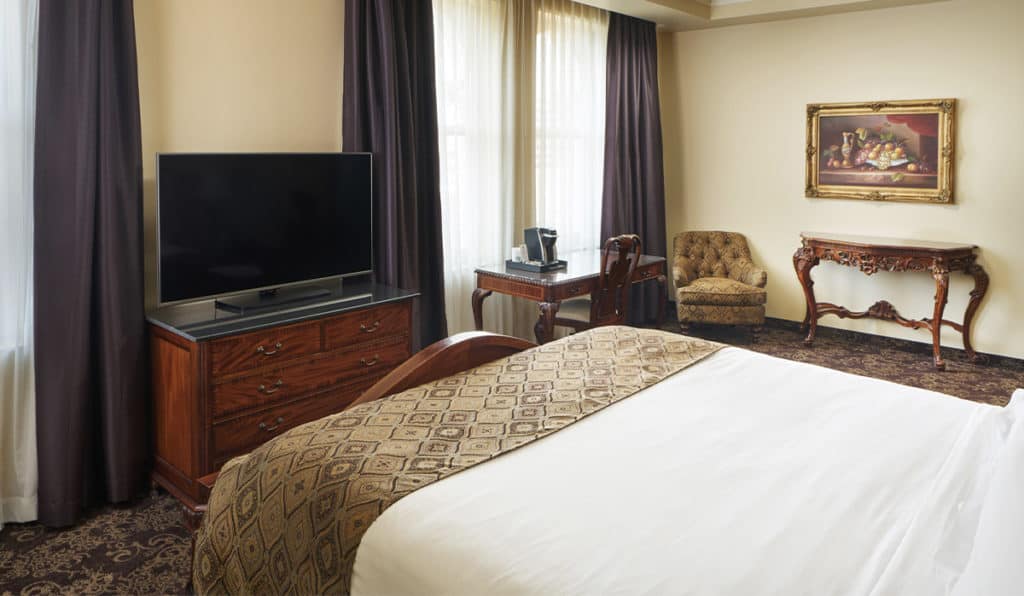 Superior Room- Queen bed, TV, desk, and chair | Historic Davenport