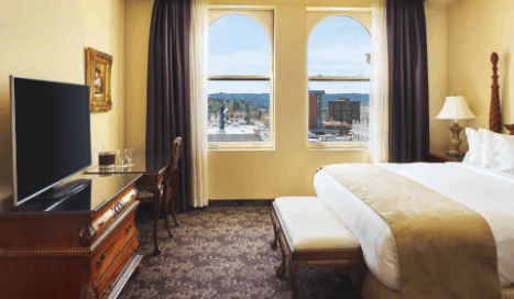 Standard Room | Historic Davenport | Bed and Tv
