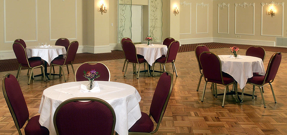 Early bird Event room with circle tables | Historic Davenport