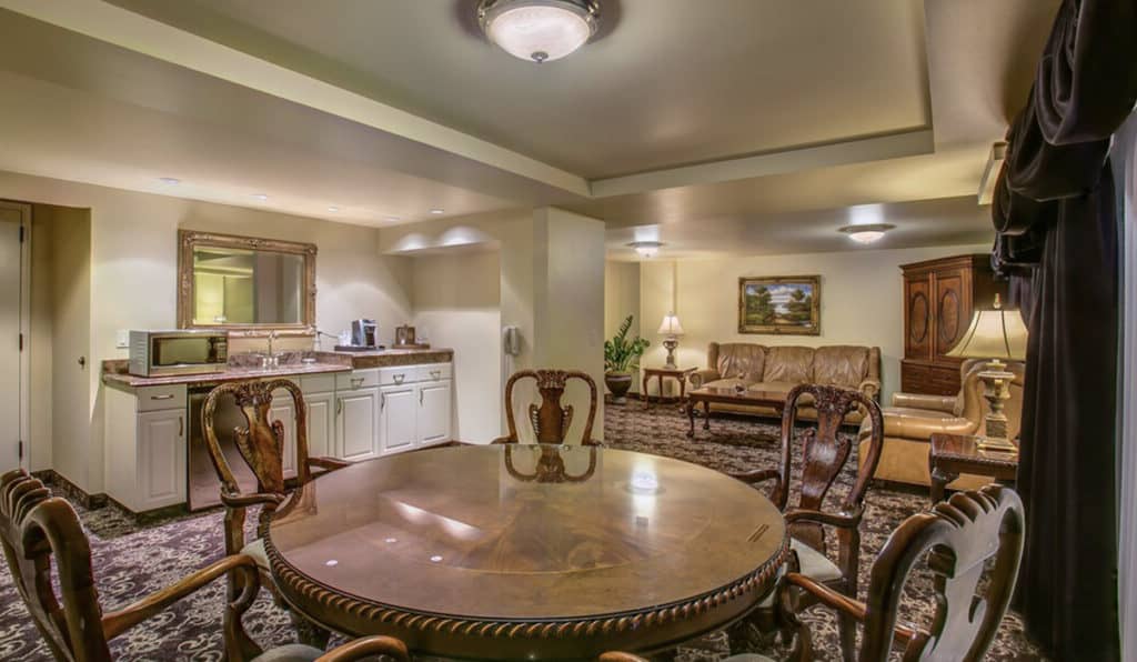 Table and Kitchenette | Historic Davenport